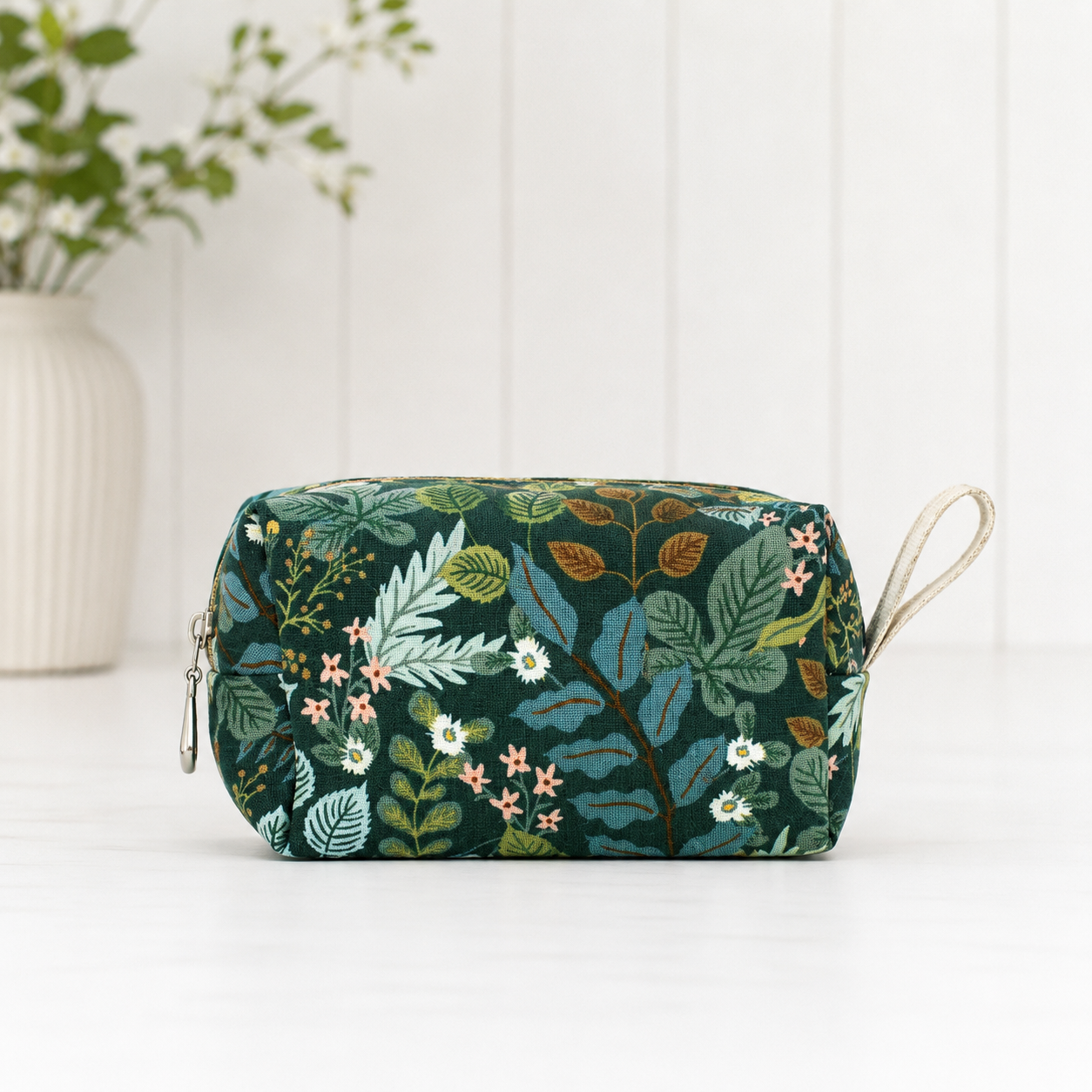 Small Metallic Dopp Bag – Vintage Garden Hunter